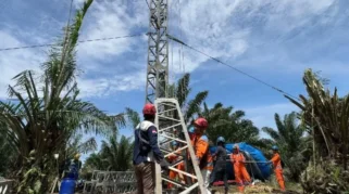 PLN Gunakan 11 Tower Emergency Percepat Pemulihan Listrik di Sumut, TNI AU Kerahkan Hercules