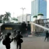 Polisi Siagakan Kendaraan Taktis dan Water Cannon Brimob Jelang Demo Mahasiswa di Jakarta