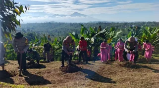 Polres Buleleng Tanam 500 Bibit Kopi dalam Program Green Policing Hari Bhayangkara ke-80