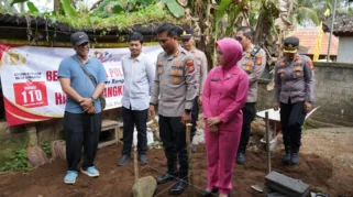 Polres Gianyar Bedah Tiga Rumah Warga Kurang Mampu dalam Rangka Hari Bhayangkara ke-80