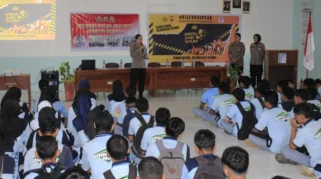 Polres Indramayu Edukasi Pelajar Pahami Kesadaran Hukum sejak Dini Lewat Pembinaan di SMP Negeri 1 Tukdana