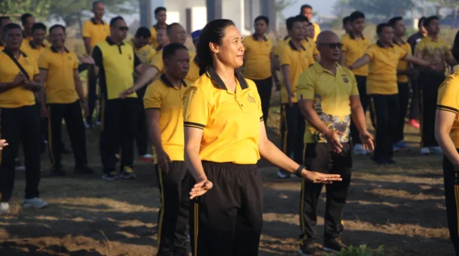 Polres Jembrana Gelar Olahraga Bersama dan Aksi Bersih Lingkungan Sambut Hari Bhayangkara ke-80