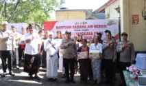 Polresta Denpasar Salurkan Bantuan Air Bersih ke Pura Dalem Srogsogan dalam Rangka Hari Bhayangkara ke-80