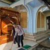 Polsek Randuagung Bersihkan Masjid dan Bagikan Sembako Sambut HUT Bhayangkara ke-80