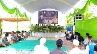 Polsek Senduro Santuni 41 Anak Yatim dalam Pengajian Umum di Desa Wonocepokoayu