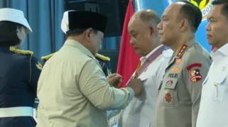 Prabowo Copot Dadan Hindayana dari Kepala BGN