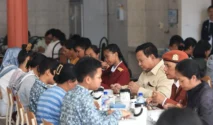 Prabowo Makan Siang Menu MBG Bersama Siswa Sekolah Rakyat di Tabanan Bali