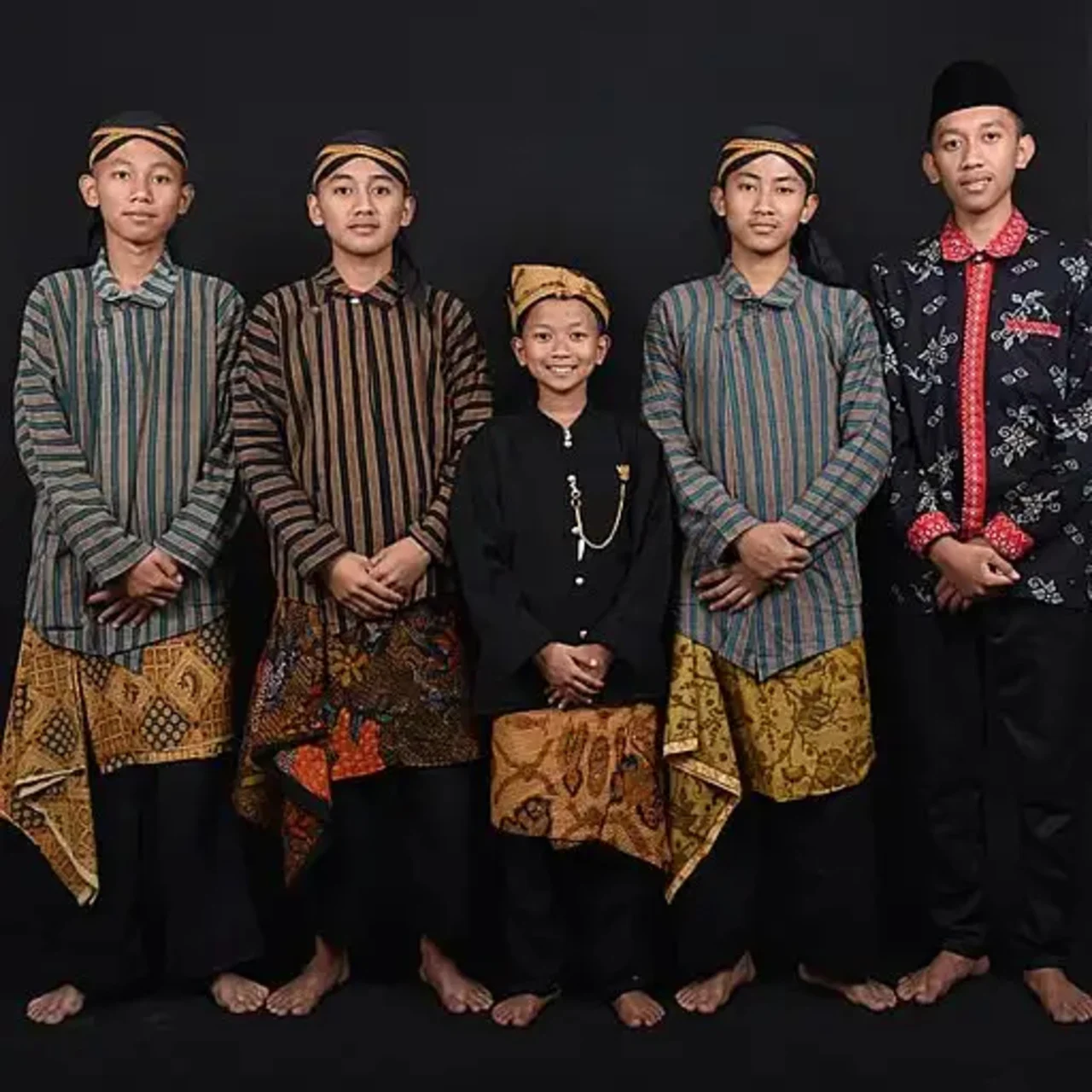 Pria Pakai Kebaya di Kirab Mangkunegaran: Rahadian Minta Maaf, Pihak Keraton Bantah Beri Izin