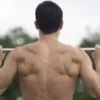 Pull Up Bar: Solusi Efektif Olahraga Rumah untuk Latihan Kekuatan Tubuh Bagian Atas