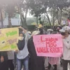 Puluhan Warga Unjuk Rasa di DPRD Sumsel, Desak Program MBG Dilanjutkan dan Diawasi Ketat