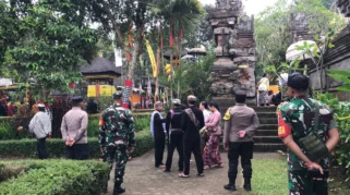 Ratusan Umat Hindu Khidmat Gelar Piodalan di Pura Mandara Giri Semeru Agung Lumajang