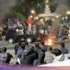 Ribuan Mahasiswa Bertahan di Thamrin hingga Malam, Teriakan Revolusi Menggema di Jantung Jakarta