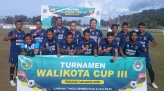 Ricuh di Kades Cup Mendalan Pasuruan: Suporter Bentrok, Babak Delapan Besar Ditunda
