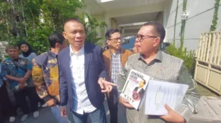 Rismon Luncurkan Buku 'Otentikasi Ijazah Jokowi' sebagai Tanggung Jawab Moral