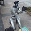Robot Humanoid Bersimpuh Minta Sedekah di China, Dilengkapi QR Code