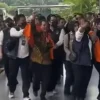 Roy Suryo Tolak Pakai Rompi Tahanan saat Pelimpahan ke Kejari Jaksel, Ini Alasannya