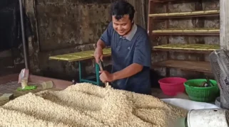 Rupiah Kian Lemah, Perajin Tempe di Lumajang Semakin Goyah: Harga Kedelai Naik Drastis