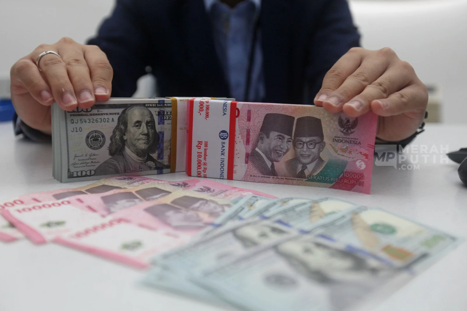 Rupiah Makin Melemah, Sudah Tembus Rp 18.015 per Dolar AS di Kamis (46) Pagi