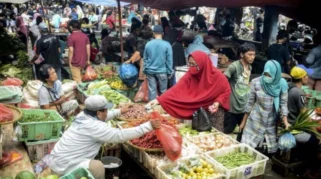 Rupiah Melemah, Masyarakat Malaysia Ramai Belanja di Kalbar