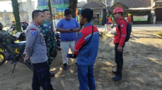 Rutinitas Harian Anggota Bhabinkamtibmas Polsek Cikancung Polresta Bandung Laksanakan Sambang