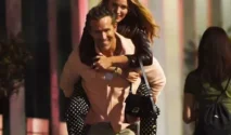 Ryan Reynolds Gendong Blake Lively Saat Kencan Malam Romantis di New York