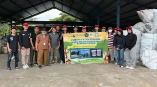 Sabers Pungli Sungai di Kota Batu Masih Banyak Sampah Plastik dan Popok Bekas, Begini Temuan Relawan