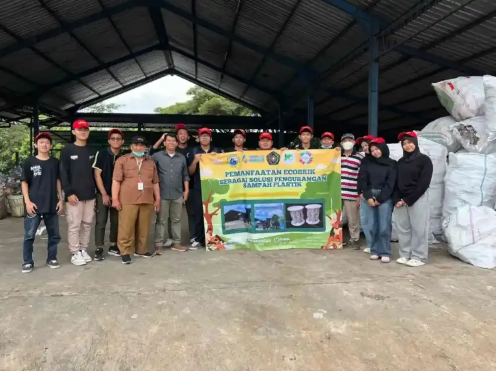 Sabers Pungli Sungai di Kota Batu Masih Banyak Sampah Plastik dan Popok Bekas, Begini Temuan Relawan