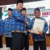 Sambut Ajaran Baru, BAZNAS Bondowoso Bagikan 1.000 Seragam Sekolah untuk Siswa SD - SMP