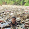 Sampah Rumah Tangga Kian Menumpuk di Sungai Kota Serang, Relawan Dorong Sanksi Sosial