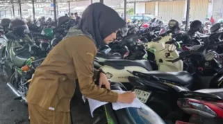 Samsat Ciputat Tempeli Resi Tunggakan Pajak di 270 Kendaraan Parkir Stasiun, Efektif Tingkatkan Kepatuhan