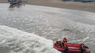 Santri Asal Kediri Hilang Terseret Ombak Pantai Pangi Blitar, Tim Gabungan Lakukan Pencarian