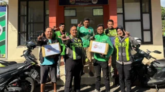Satlantas Polres Sumenep Salurkan Bansos ke Ojol dalam Rangka HUT Bhayangkara ke-80