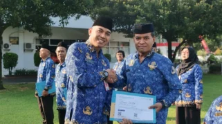 Sekda Lumajang Lepas 28 ASN Purna Tugas, 20 Di Antaranya Mengabdi Lebih 30 Tahun