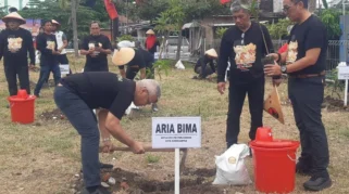 Subandi-Mimik Pimpin Gerakan Tanam Ribuan Pohon di Sidoarjo, Wujudkan Program Sidoarjo Asri
