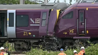 Tabrakan Dua Kereta di Inggris: Masinis Tewas, 11 Penumpang Luka Serius