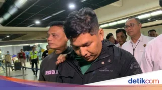 Tangan Diborgol, Eks Anggota Brimob Kaltim Tiba di Bareskrim