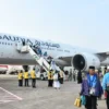 Tangis Haru Sambut Kepulangan 443 Jemaah Haji Kloter 1 Debarkasi Palembang dari Tanah Suci