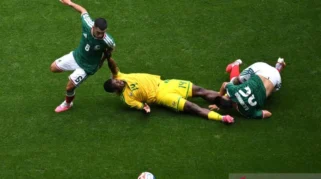 Terpuruk di Dasar Klasemen, 2 Kartu Merah Tambah Derita Afsel di Laga Pembuka Piala Dunia