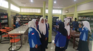 Tingkatkan Literasi, Siswa SMPN 1 Dasuk Kunjungi Perpusda Sumenep untuk Gemar Membaca