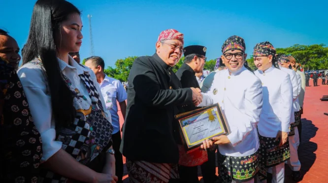 Tinjau SMAN 1 Tangsel, Wali Kota Benyamin dan Gubernur Andra Soni Pastikan MBG serta SPMB Berjalan Optimal