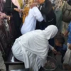 Tradisi Membasuh Kaki Jemaah Haji: Simbol Penghormatan dan Doa Berkah di Sampang