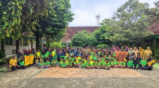 Trash Hero Pacitan Rutin Bersihkan Pesisir Pantai dan Edukasi Warga Soal Sampah Plastik