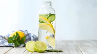 Tren Minum Air Lemon Setiap Pagi: Benarkah Bisa Membersihkan Racun Tubuh?
