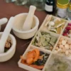 Tren Minum Jamu Setelah Minum Obat Medis, Apakah Benar-benar Aman bagi Tubuh?
