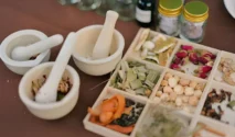 Tren Minum Jamu Setelah Minum Obat Medis, Apakah Benar-benar Aman bagi Tubuh?