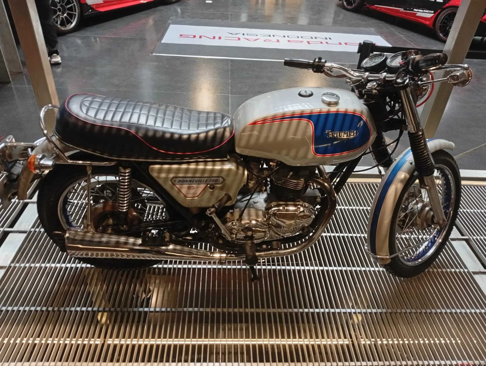 Triumph Bonneville Silver Jubilee: Sejarah dan Galeri Edisi Spesial 1977