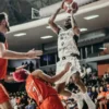 Troy Gillenwater Bawa Dewa United Menang Dramatis atas Pelita Jaya di Game 1 Semifinal IBL 2026