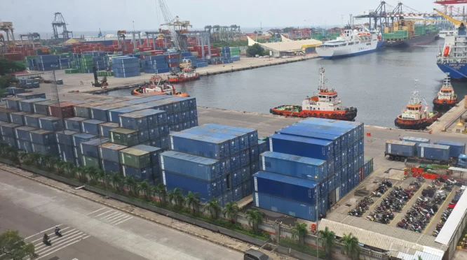 Turun ke Lapangan! Menkeu Purbaya Tinjau Langsung 3.100 Kontainer yang Menumpuk di Tanjung Priok