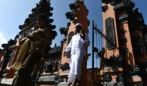 Umat Hindu Rayakan Hari Raya Kuningan dengan Tradisi Mesuryak dan Persembahyangan