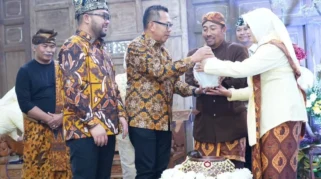 Wali Kota Batu Ajak Lestarikan Tradisi Merti Bumi di HUT ke-100 Desa Tulungrejo